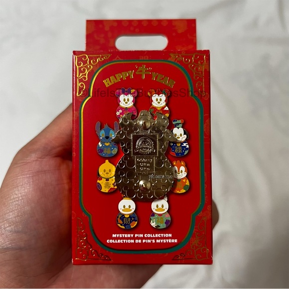 Disney - Lunar New Year Pin - Clarabelle Cow - Picture 2 of 3